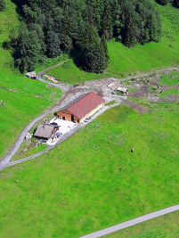 Alp Kloster mit neuem Stall